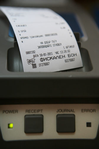 Mastercard: Потребителите в Източна Европа взимат касова бележка само ако им трябва
