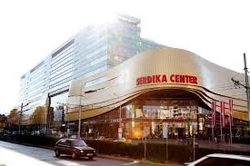 Близо 80% от ръста се дължат на продажбите на търговски центрове