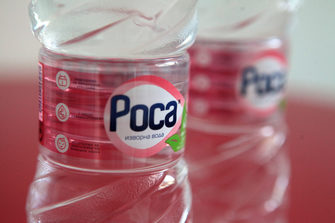 "Кока-Кола ХБК" ще продава в България сръбската изворна вода "Роса"