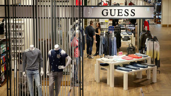 Веригата за дрехи Guess е глобена с 40 млн. евро заради по-високи цени в Източна Европа