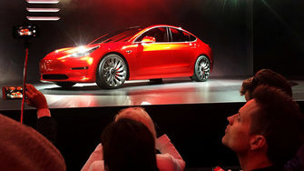 Tesla сваля цената на Model 3 до 35 хил. долара