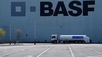 BASF предупреждава за по-слаба печалба заради търговската война