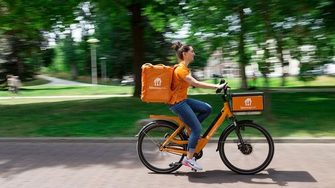Компаниите за доставка на храна Takeaway.com и Just Eat се сливат