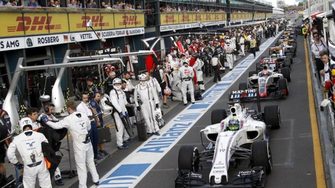 Как регулаторите застанаха между Formula 1 и цигарените пари
