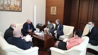 Мир между веригите и земеделския министър за храните от местни производители