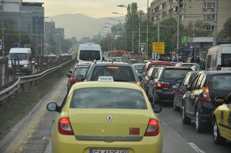 Спадът на българския автопазар продължава, макар и по-бавно