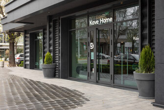 Испанският бранд за мебели Kave Home има първи магазин в България