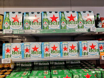 Heineken продаде бизнеса си в Русия на цена, по-ниска от тази за една бира