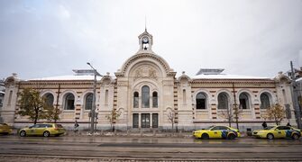 "Кауфланд": Реставрирани са две от фасадите на софийските Централни хали