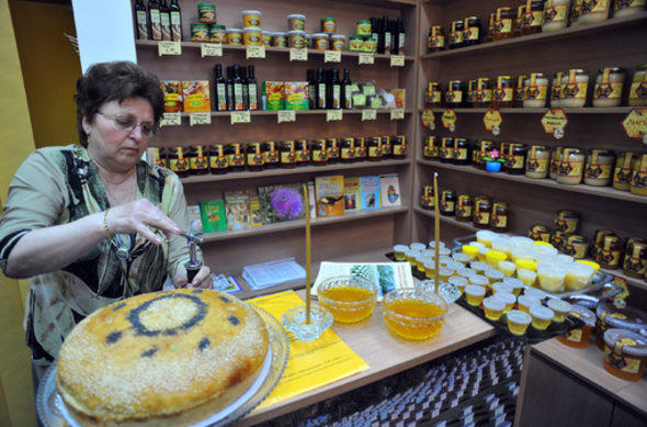 В него ще се продават пчелни продукти на пчеларска фирма "Амброзия".