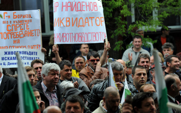 Протестът е заради неизплатените субсидии за пасища.