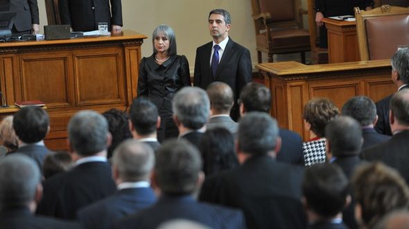 България трябва да развива индустриите на бъдещето - информационни и зелените технологии, умни енергийни мрежи, производство на храни, заяви той в първата си реч пред парламента