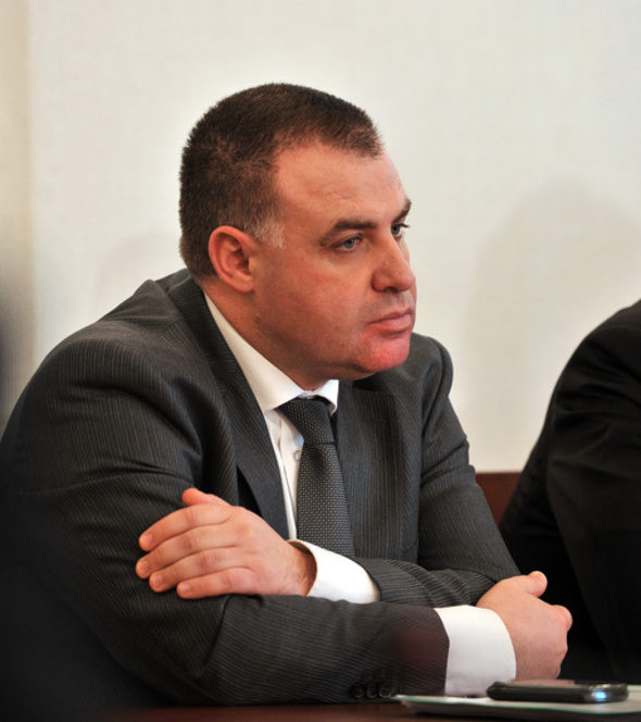 Причината са  притеснения на веригата от подготвяните промени в Закона за защита на конкуренцията и Закона за храните.