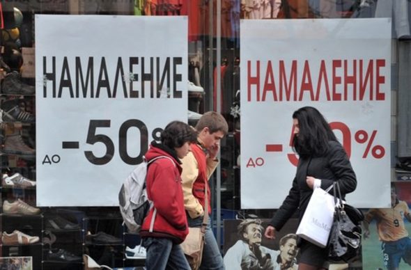 Сред малкото сектори, които бележат ръст на годишна база, е търговията на дребно с фармацевтични и медицински стоки