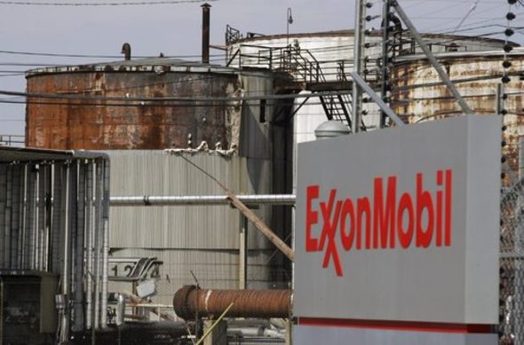 Лидер в класацията е американската петролна компания Exxon Mobil, а Wal-Mart заема 16-та позиция