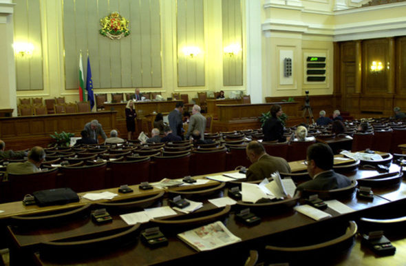 Депутати от тези парламентарни групи са внесли миналата седмица промени в Закона за защита на конкуренцията.
