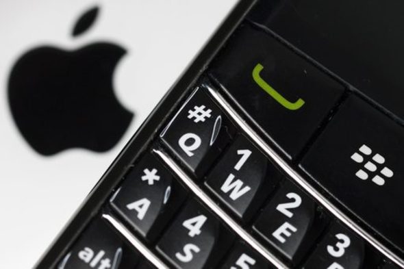 Пентагонът ше купи 650 000 таблети и смартфони от Apple.