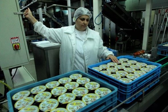 Двете компании са се договорили производството на продукти с марката "Данон" да продължи.