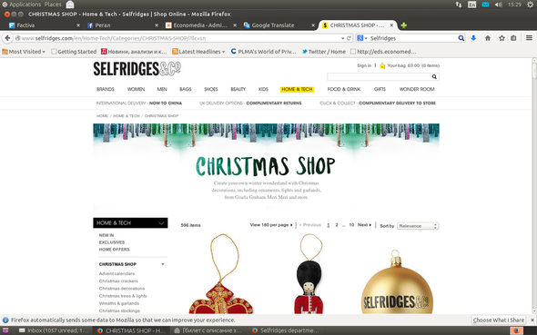 Универсалният магазин Selfridges беше първият търговец, който зареди с коледни артикули