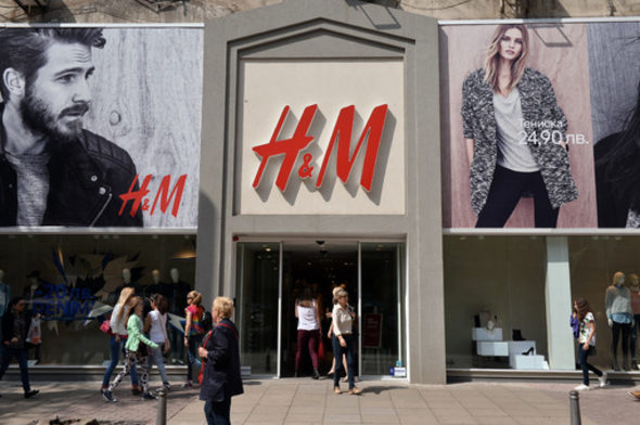 Шведската компания за облекло Hennes & Mauritz (H&M) планира да открие магазин и за онлайн продажби в България през 2015 г., съобщиха от компанията.