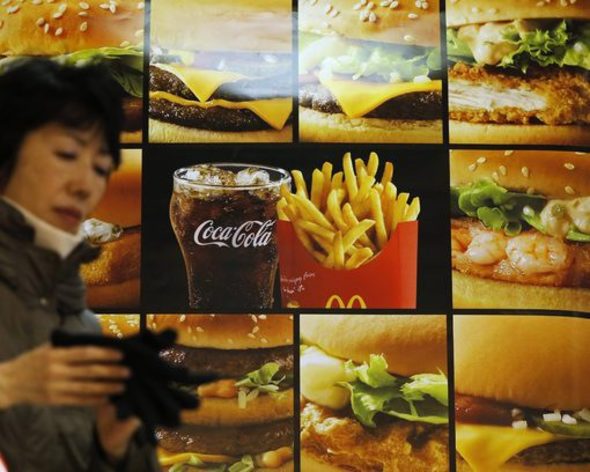 Американският гигант в предлагането на бърза закуска "Макдоналдс" (McDonald's) в Япония започна да ограничава размера на предлаганите порции пържени картофки, тъй като запасите от продукта се изчерпват заради трудов спор на Западния бряг в САЩ, информира Асошиейтед прес.