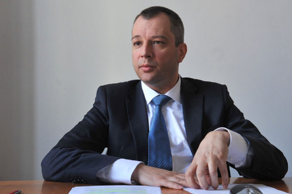 Според главния икономист на Уникредит Булбанк заплахите за българското стопанство са свързани с външната търговия и с наличието на близо 200 хил. българи, които работят в Гърция