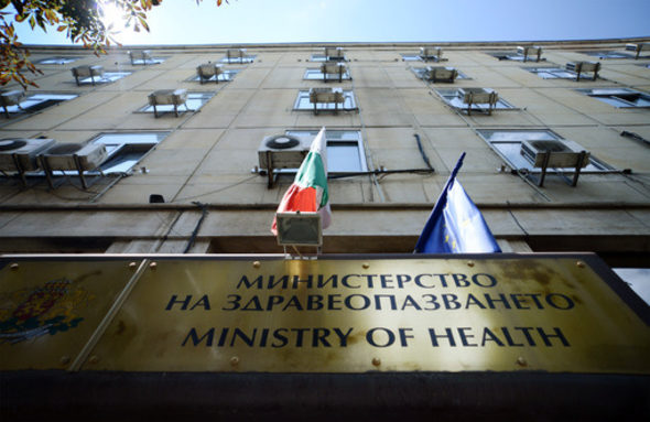 Обещаната пресконференция, на която министърът на здравеопазването Петър Москов трябваше да разясни подробностите около идеята, не се състоя тази седмица