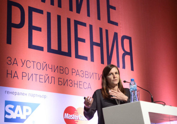 Акцентът в клиентските нагласи се измества от анонимността и чистото притежание на вещи към споделянето и свързаността между купуващия и предлагащия.