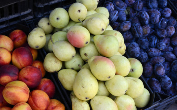 Потреблението на основни хранителни продукти средно на лице от домакинство през третото тримесечие на тази година намалява в сравнение със същото тримесечие на 2014 г.