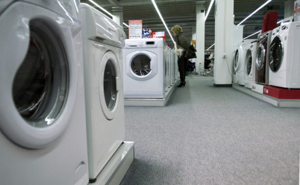 Собствениците на продукти от марките Indesit, Hotpoint, Creda, Pro-Line, Aliomatic и Swan, трябва да се обадят в компанията, за да бъдат посетени от техник, който ще поправи уредът им безплатно