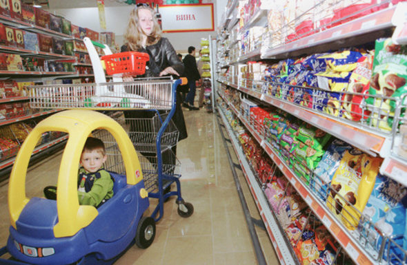 Делът на продажбите през минимаркетите се свива от 50% през 2005 на 27% през 2015 г.