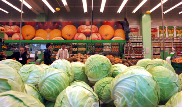 Спрямо месец по-рано хранителните продукти и безалкохолните напитки са поевтинели с 0.5%