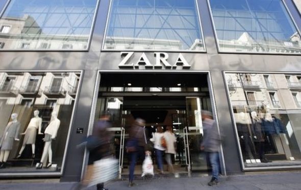 Доставките до магазин са безплатни, а на адрес се заплаща и варират според това дали са стандартни или експресни.