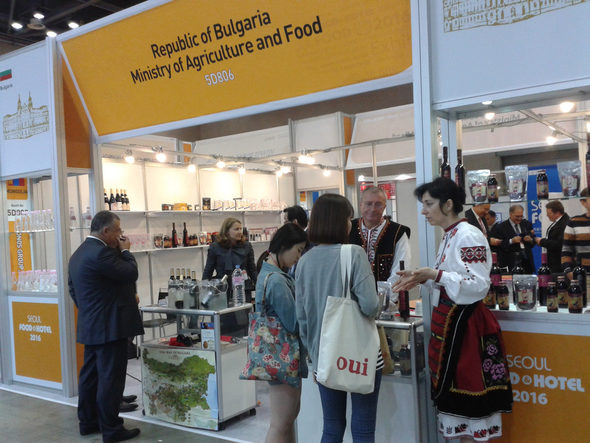 Вино, сок от арония, розови продукти, мед, тиквено олио, зрял боб и др. продукти представят девет български компании на Международното изложение "Сеул Храни 2016"