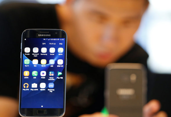 Според оценки на компанията IDC, Samsung е продал 77 милиона апарата през второто тримесечие