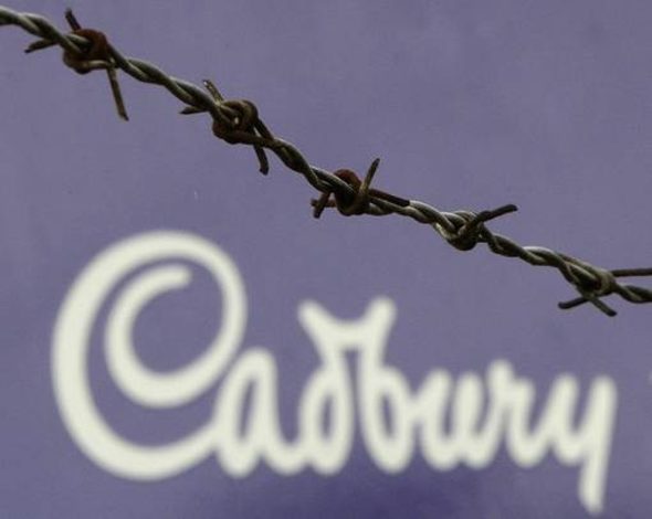 Производителят на Dairy Milk смята враждебната оферта за 16.3 млрд. паунда за "доста под пазарната стойност на компанията".