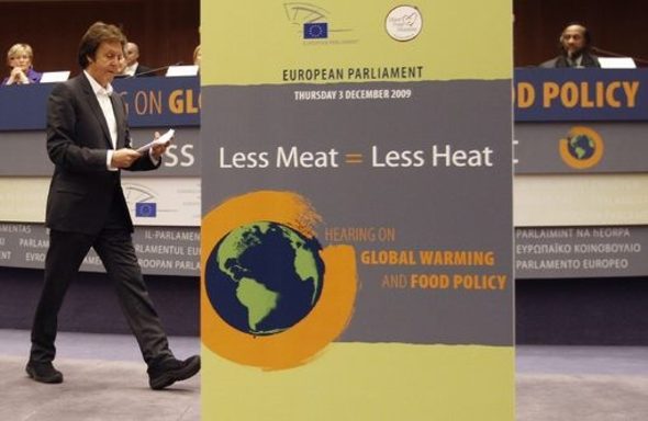 Фокус на кампанията "Less Meat = Less Heat" е връзката между глобалното затопляне и засилената консумация на месо в света.