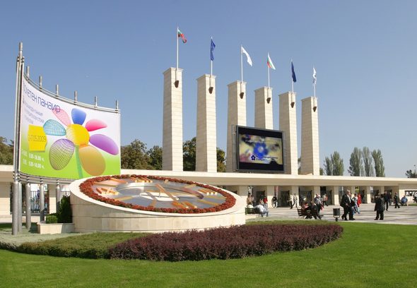 От 11 до 16 май 2010 г. в панаирния комплекс в Пловдив ще се състои и 30-ото издание на Международния пролетен панаир "Бизнесът срещу бизнеса".