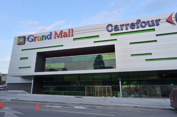 Хипермаркетът на Carrefour е разположен на 6200 кв. м.