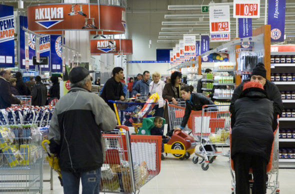 Веригата има смесена концепция на търговец на дребно и cash&carry формат.