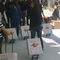 Всички раздават рекламни материали на Alimentaria. Турция, предлага картонени куфарчета, в които да ги пренасяте. Така й правите реклама не само в изложението, но и по улиците на Барселона.