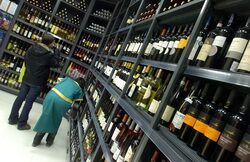 Продажбите на вино на вътрешния пазар са се увеличили с 38.7% през първите шест месеца на 2011 г. спрямо същия период на миналата, съобщи Изпълнителната агенция по лозата и виното. Износът е нараснал с 1.1%.