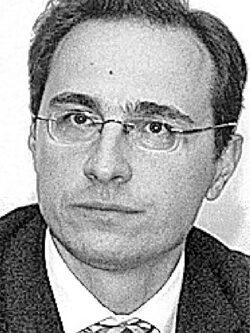 Тук правителството според мен не би трябвало да е в ролята на съдия на някакви спорове, а по-скоро като арбитър да се опита да намери баланса между два лигитимни интереса.