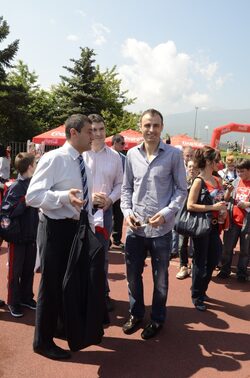 Състезанието беше открито от футболиста и министъра на физическото възпитание и спорта Свилен Нейков