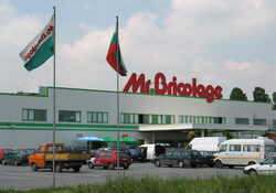 "Доверие Брико" АД, което управлява Mr.Bricolage в България, има договор за франчайзинг с валидност до 2019 г.
