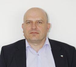 "Студът може да топли" е основната идея на отоплително-охладителната инсталация, която е внедрена в 13-те най-нови магазина на компанията.