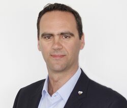 "Студът може да топли" е основната идея на отоплително-охладителната инсталация, която е внедрена в 13-те най-нови магазина на компанията.