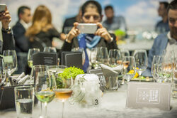 Темата на 360-градусовата Secret Dinner беше "Тайната на петата стихия"
