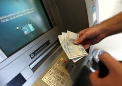 Поскъпват луксозните стоки, шампоаните и перилните препарати. Цените на хранителните продукти остават на сегашното ниво.