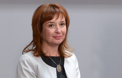 Предвижда се хората ще имат трудови книжки, в които ще се лепят марки или стикери за труда, положен през деня